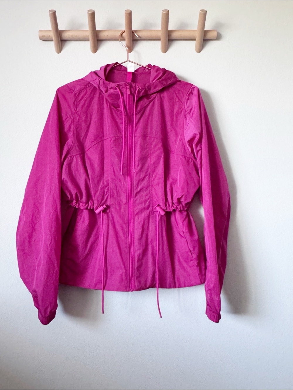 Lululemon Drawstring Water-Resistant Hooded Jacket-
Passionate